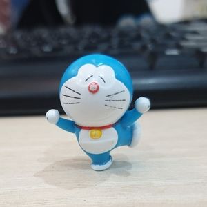 statue mini doraemon funny